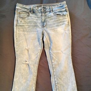 American Eagle bleached distressed crop jean